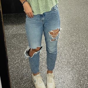 Medium distressed jeans